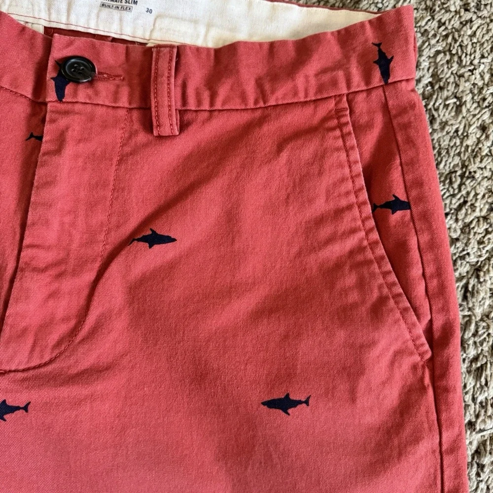 Old Navy Ultimate Slim Shorts 30 Red‎ Shark Print Chino Casual Summer